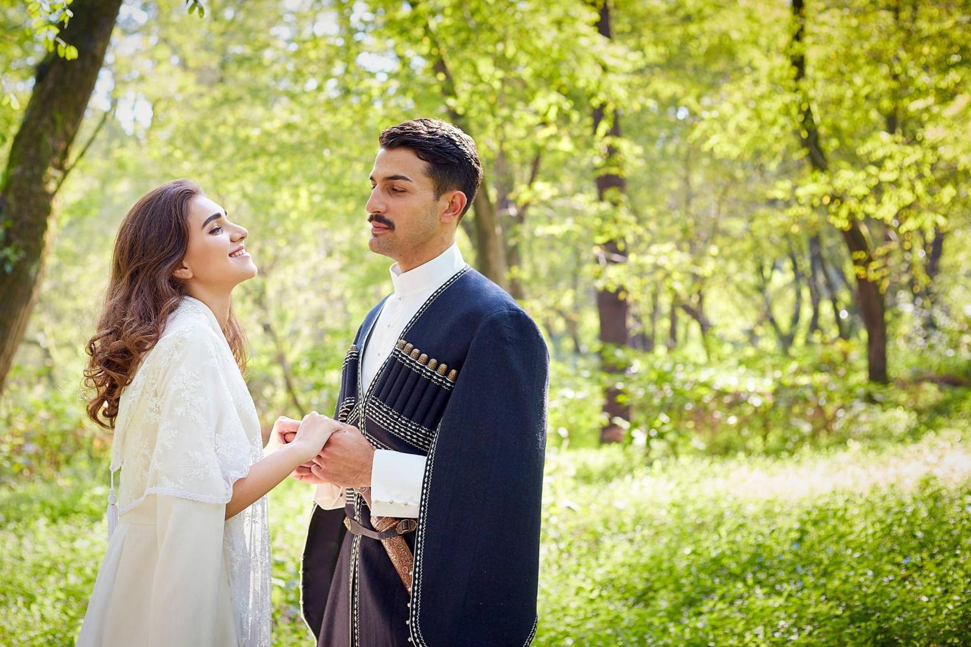 Paragraph Resort & Spa Shekvetili, Autograph Collection Bagian luar foto Azeri couple in national clothes