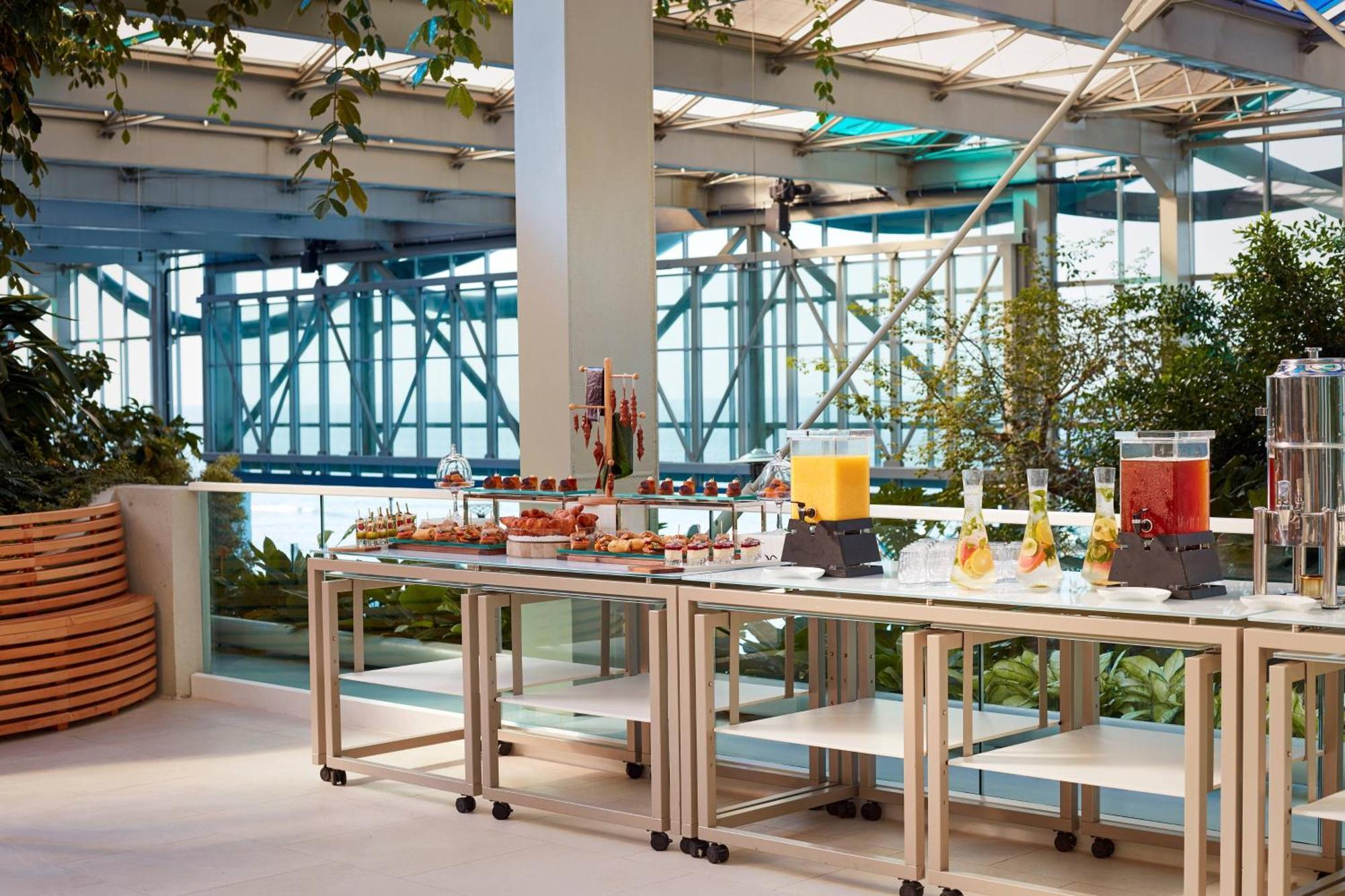Paragraph Resort & Spa Shekvetili, Autograph Collection Bagian luar foto The Sky Bar